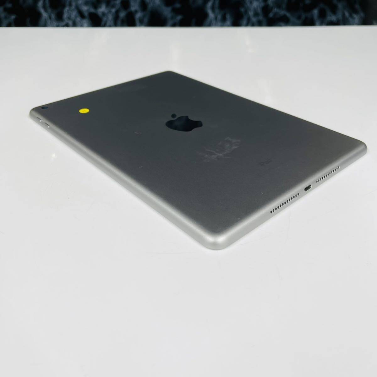 19 Apple Ipad 第5世代 32GB Wifi A1822の画像2