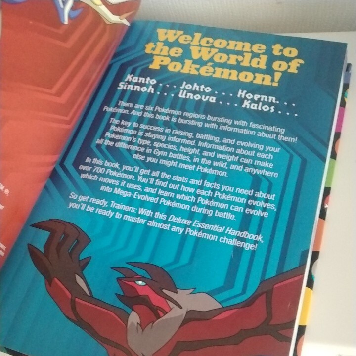 英語版 ポケモン図鑑 Pokmon Deluxe Essential Handbook: The Need-to-Know Stats and Facts on Over 700 Pokmonの画像10