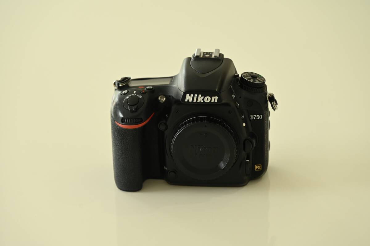 美品 Nikon ニコン D750 カメラボディ デジタルカメラ 元箱あり _画像2
