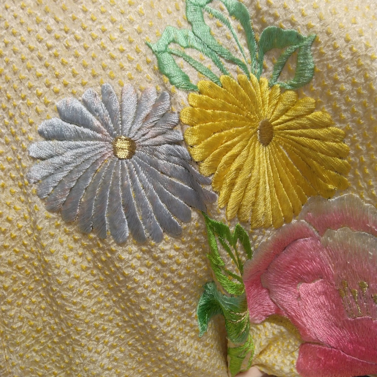  antique total aperture stop Junior long-sleeved kimono cream yellow Japan embroidery gorgeous ... exhibition 10 three three . single goods color neckpiece freebie 