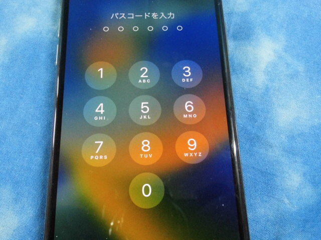 ★Apple iPhone Xs MTE22J/A 256GB ゴールド / au 初期化済み！_画像6