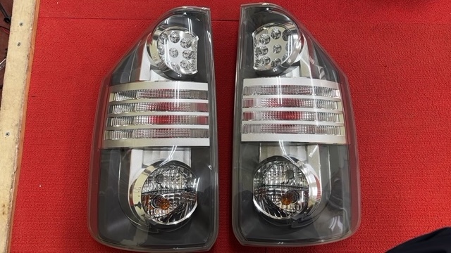 北海道発！！トヨタ ヴォクシー ZRR70/ZRR75 純正 リアテールライト リアテールランプ LED 左右セット ノア 売切！！_画像1