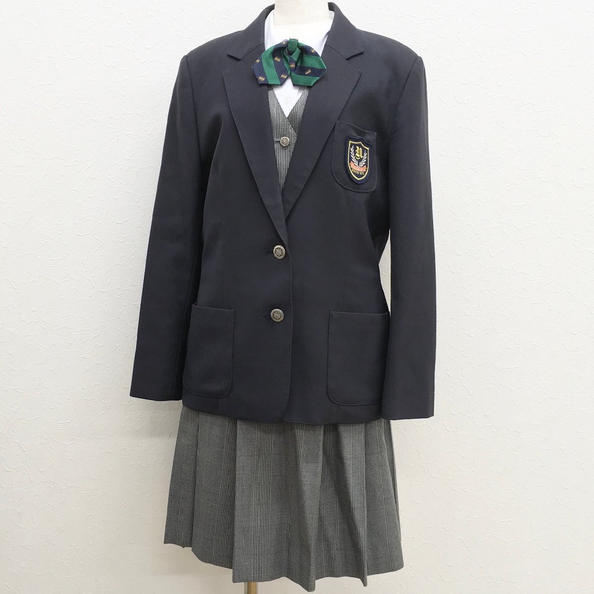 A635/L(中古)埼玉県 新座市立第三中学校 女子制服5点 /7/W69程度/ブレザー/ベスト/スカート/リボン/SCHOOL BEN/冬服/冬用/学生服/卒業生品_画像1