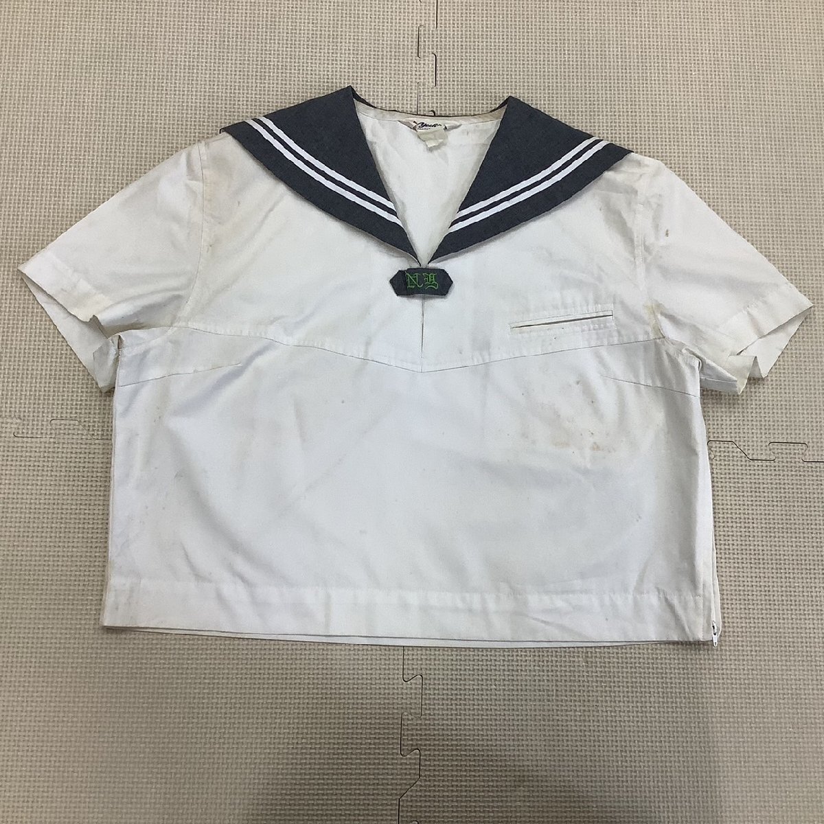 I543/Y(中古)山形県 日本大学山形高校 女子制服2点 /大きめ/3L程度/W66~74/丈55/半袖セーラー/夏スカート/白2本ライン/グレー/yacht/学生服_画像2