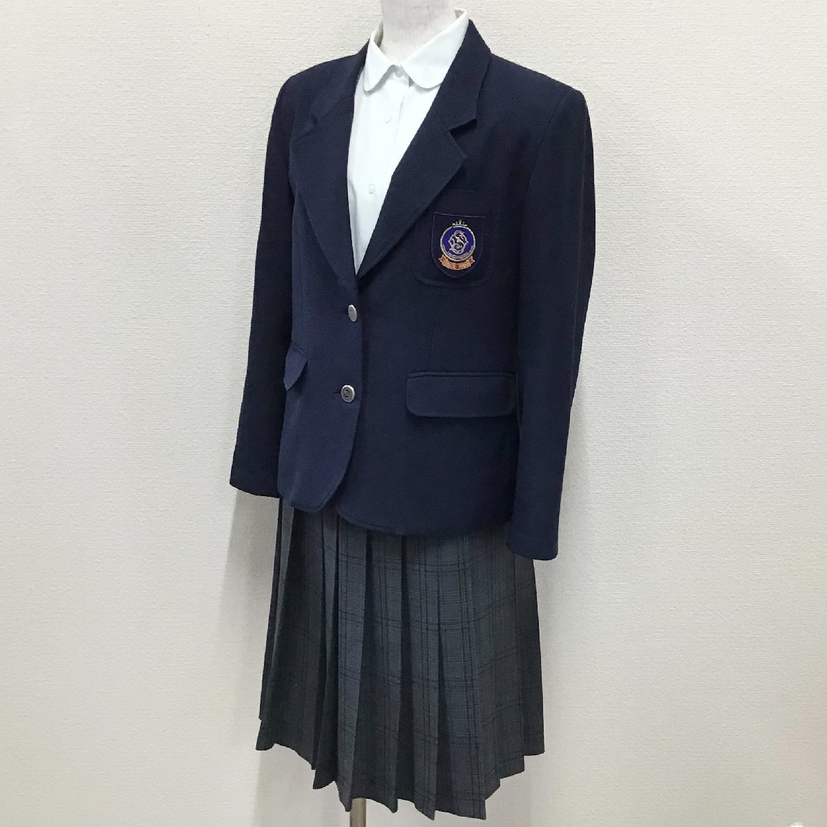 O626/T1040(中古)栃木県 小山市立小山第三中学校 女子制服3点 /指定品/2/11/W64/ブレザー/ブラウス/スカート/NIKKE/冬服/学生服/卒業生品_画像1