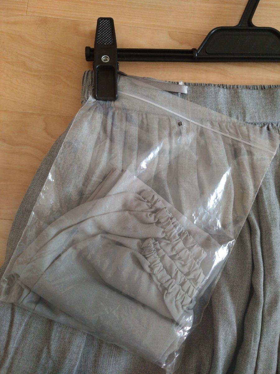 【新品タグ付き】UNIQLO　ユニクロ　ギャザースカートパンツ　S