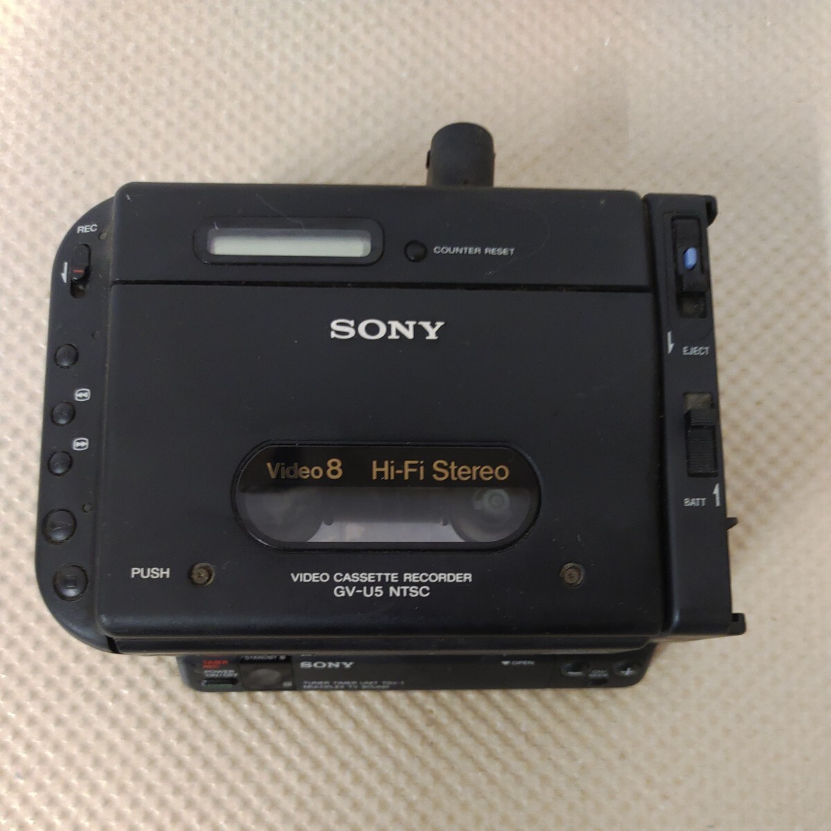 A04257 1円〜 ビデオカセットレコーダー SONY ソニー Video8 Hi-Fi Stereo GV-U5 NTSC / TGV-1 映像機器 8ミリビデオ 現状品 ジャンク_画像1