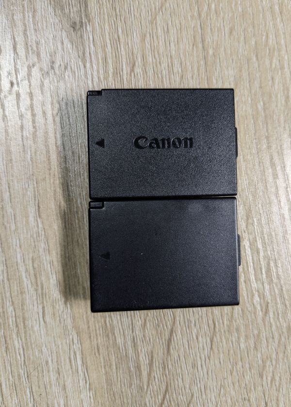 CANON LP-E10 純正1個 社外バッテリー1個 合計2個セット  EOS Kiss X50 X70 X80 X90 他の画像1