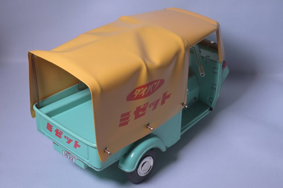 大阪 ブリキ 玩具 資料室 1990年 復刻版 ダイハツ ミゼット DKA 型 中古 ( 崑ちゃん 付 オート三輪 昭和 レトロ 懐かしい おもちゃの画像4