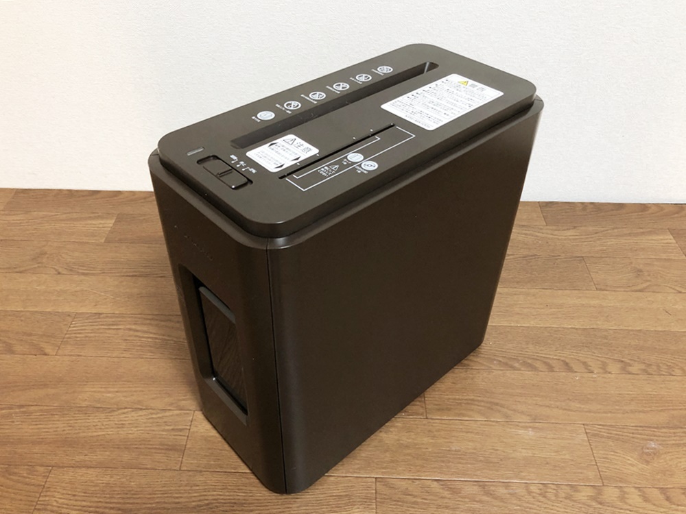 コクヨ電動シュレッダーKPS-MX100ビターブラウン美品 クロス コクヨ電動シュレッダーKPS-MX100ビターブラウン美品 クロス