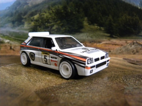 即決☆☆ルース LANCIA DELTA INTEGRALE ランチア　デルタ PREMIUM メタルシャーシ、リアルライダー ホットウィール Hot Wheels☆_画像3