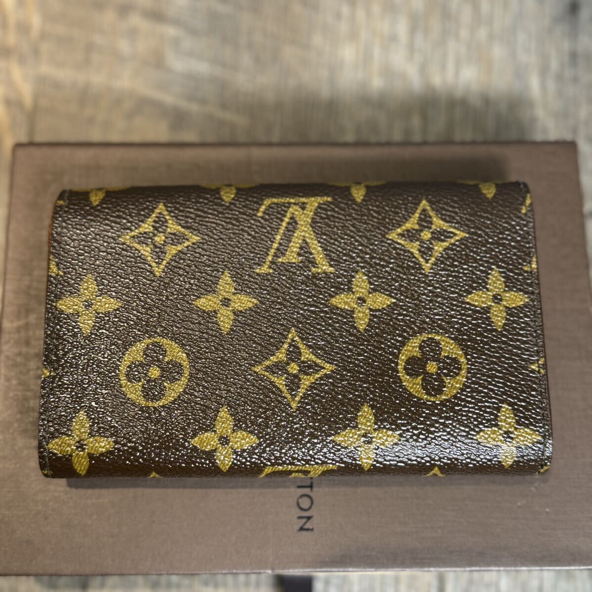 LOUIS VUITTON　モノグラムトレゾール　レディース　メンズ　折り財布　財布　型番：M61730_画像2