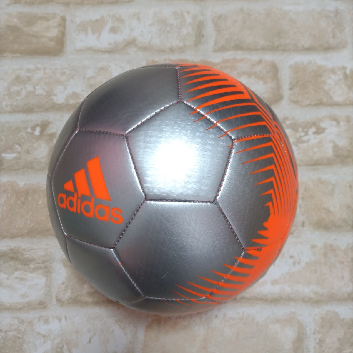 アディダス サッカーボール5号球 新品未使用の画像1