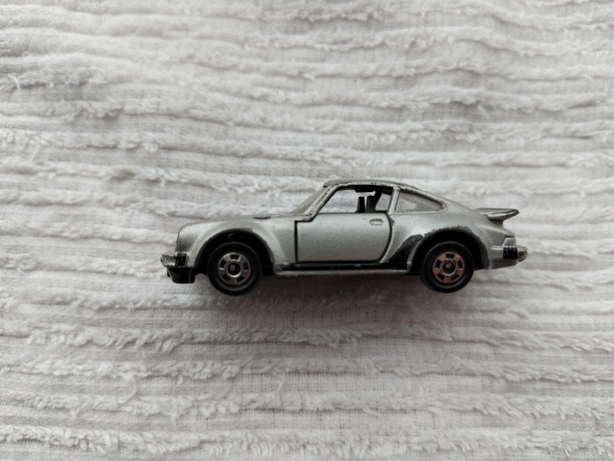 【絶版 】トミカ ポルシェ 930ターボ トミー(TOMY)TOMICA ミニカー 黒箱 当時物 PORSCHE 930 TURBO_画像2