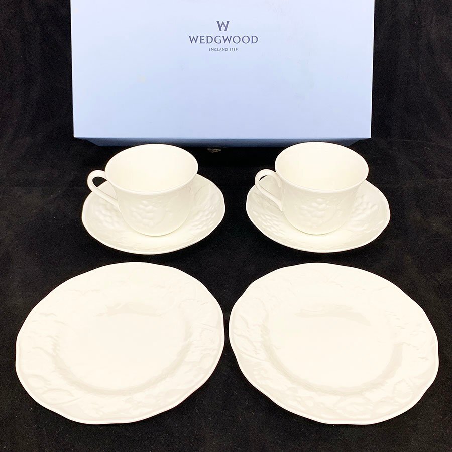 未使用品 ウェッジウッド WEDGWOOD ボーンチャイナ 食器セット ペア カップ＆ソーサー プレートセット ホワイト しおり 箱付き [M11575]の画像1