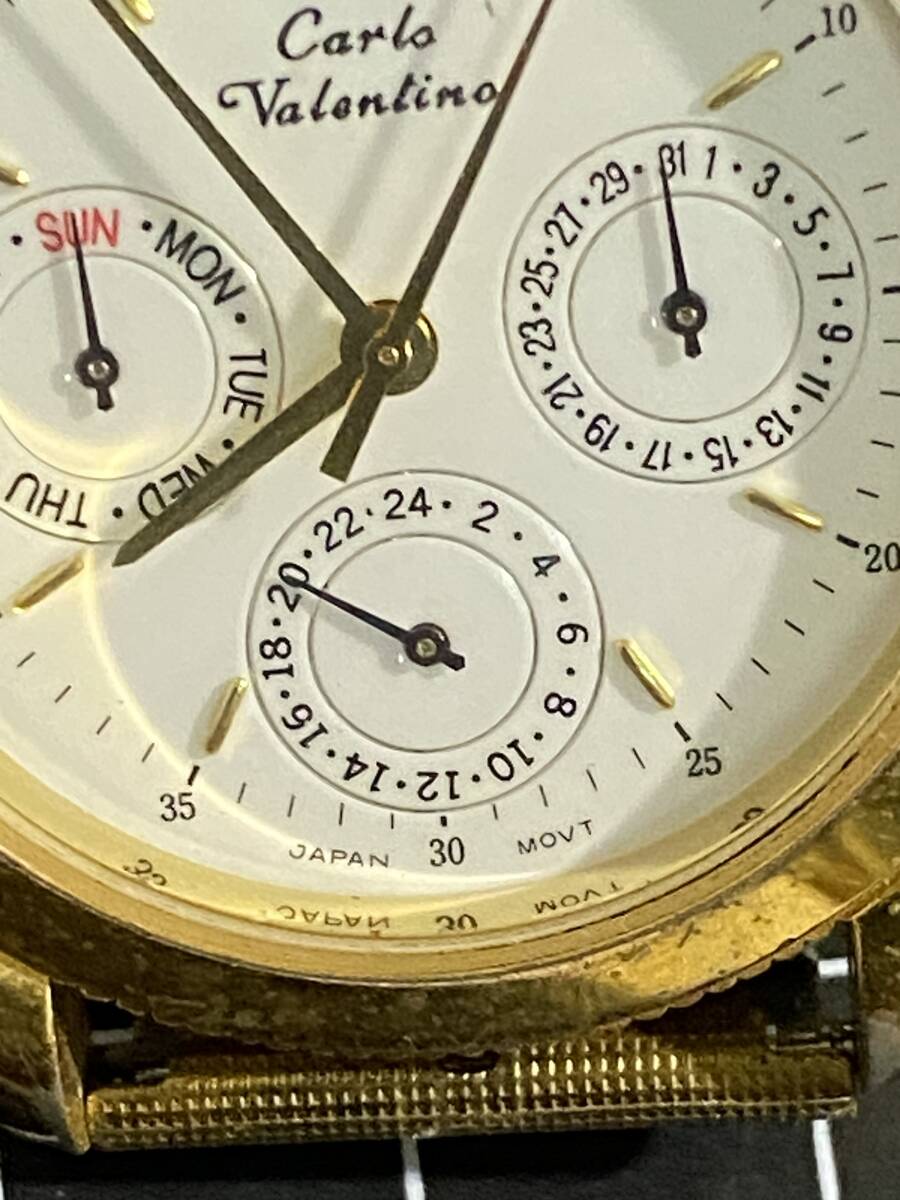 Carlo Balentino 腕時計 白文字盤 3針 ジャンク デイ/デイト ゴールド系メタルベルト 中古 不動 250円スタート 送料出品者負担の画像3