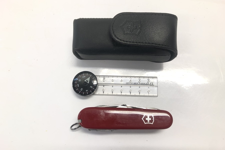 ファッション人気ブランドランキング 【送料無料】東京)◇VICTORINOX No.4.0564.03 ケース付 レッド スイスチャンプ ビクトリノックス ビクトリノックス