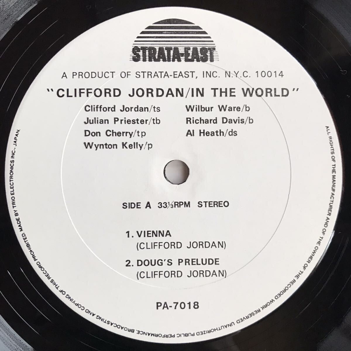 *LP* ultra rare! beautiful goods Cliff * Jordan / IN THE WORLD / CLIFFORD JORDAN domestic record obi with belt LP obi strata east black jazz record 