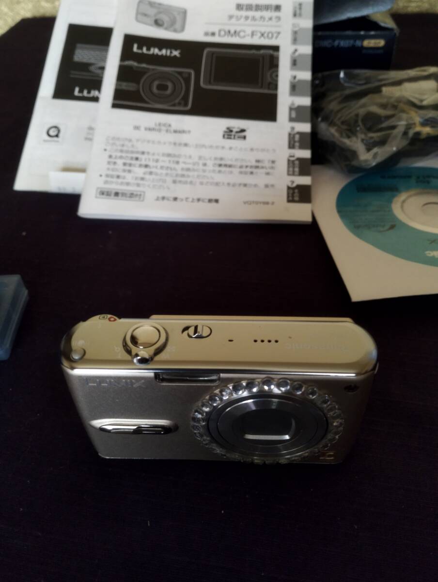 6800円 パナソニック デジタルカメラ LUMIX FX07 グロスゴールド 6800円 パナソニック デジタルカメラ LUMIX FX07 グロスゴールド