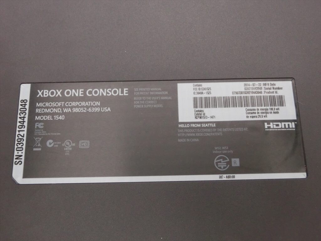 T【3ほ-89】【100サイズ】Mircosoft　Xbox One　Model1540/コントローラー付き/通電可/ジャンク扱い/※傷、汚れ、外箱にイタミあり_画像5