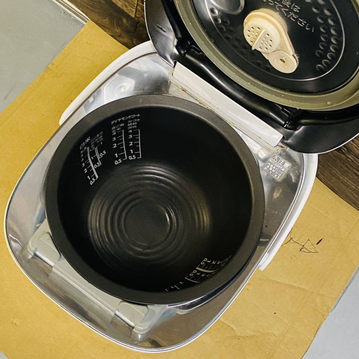 RC-10VXN TOSHIBA 東芝 圧力IH 炊飯器 炊飯ジャー 2019年製 通電確認済み現状品_画像3