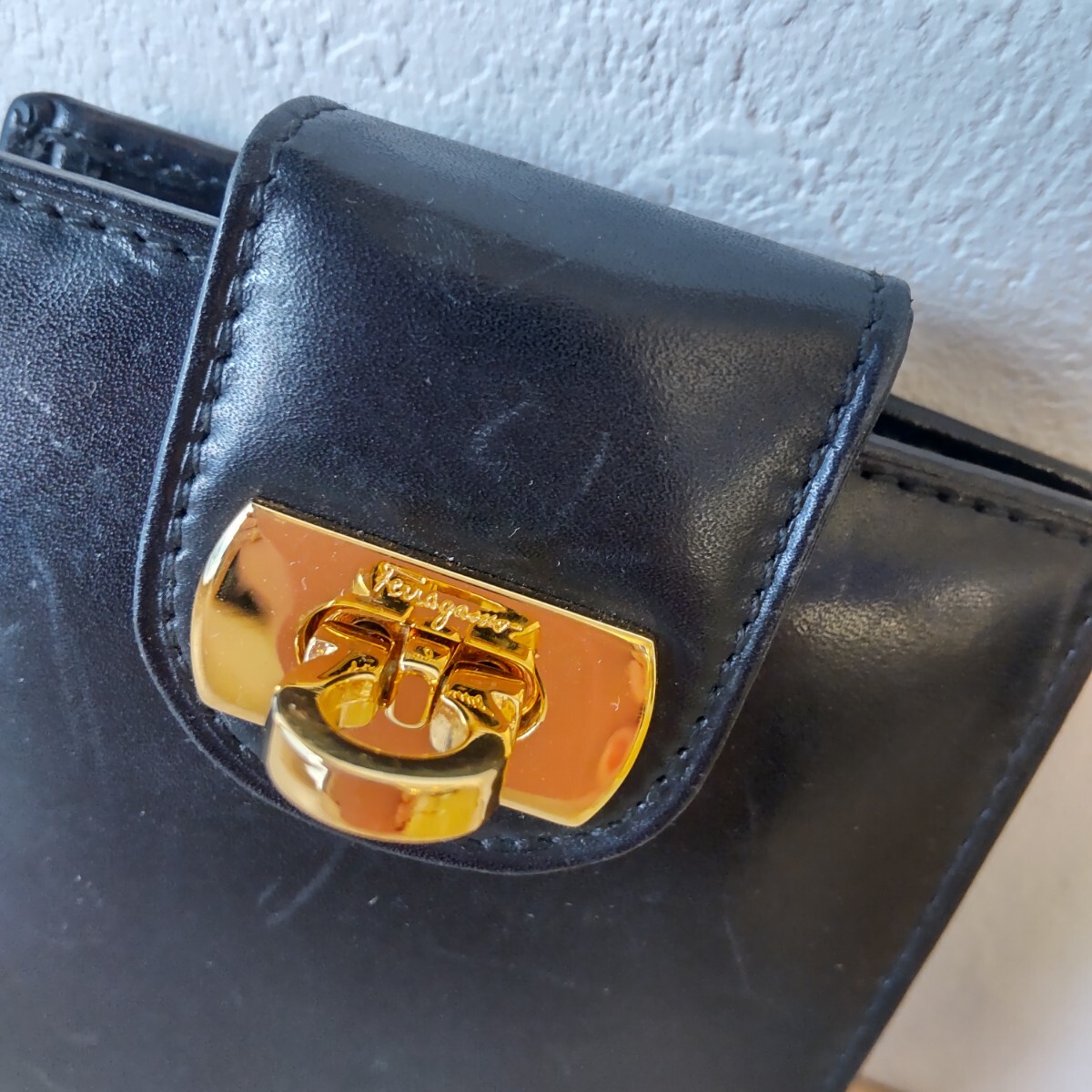 ■n307【フェラガモ 財布 レデース】中古品 ヴィンテージ 使用感あり 小銭入れの中がベタベタ気味 送料¥230の画像3