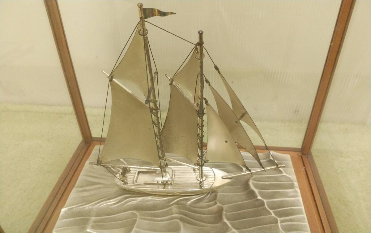 A 関武比古 純銀製 ヨット STERLING 980 SEKI 刻印 ガラスケース付き 銀細工 置物 帆船 船 関工芸の画像1