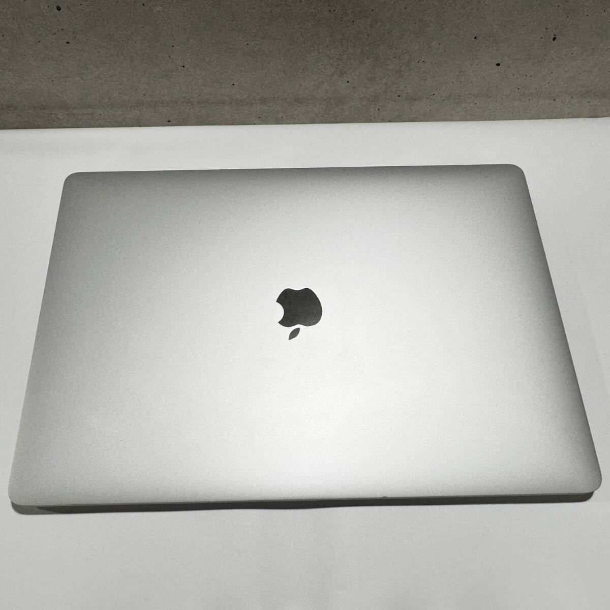 【送料無料】MacBook Pro 16インチ（2019, USキーボード）Core i9 2.4GHz / 32GB / 1TB / Radeon Pro 5500M）