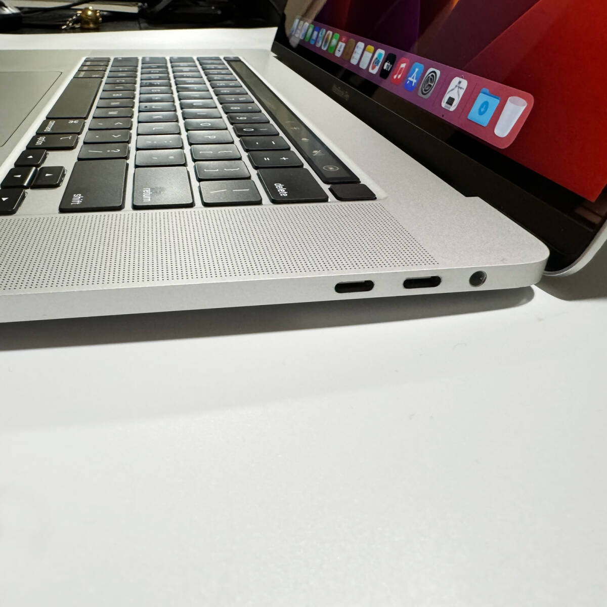 [ free shipping ]MacBook Pro 16 -inch (2019, US keyboard )Core i9 2.4GHz / 32GB / 1TB / Radeon Pro 5500M)