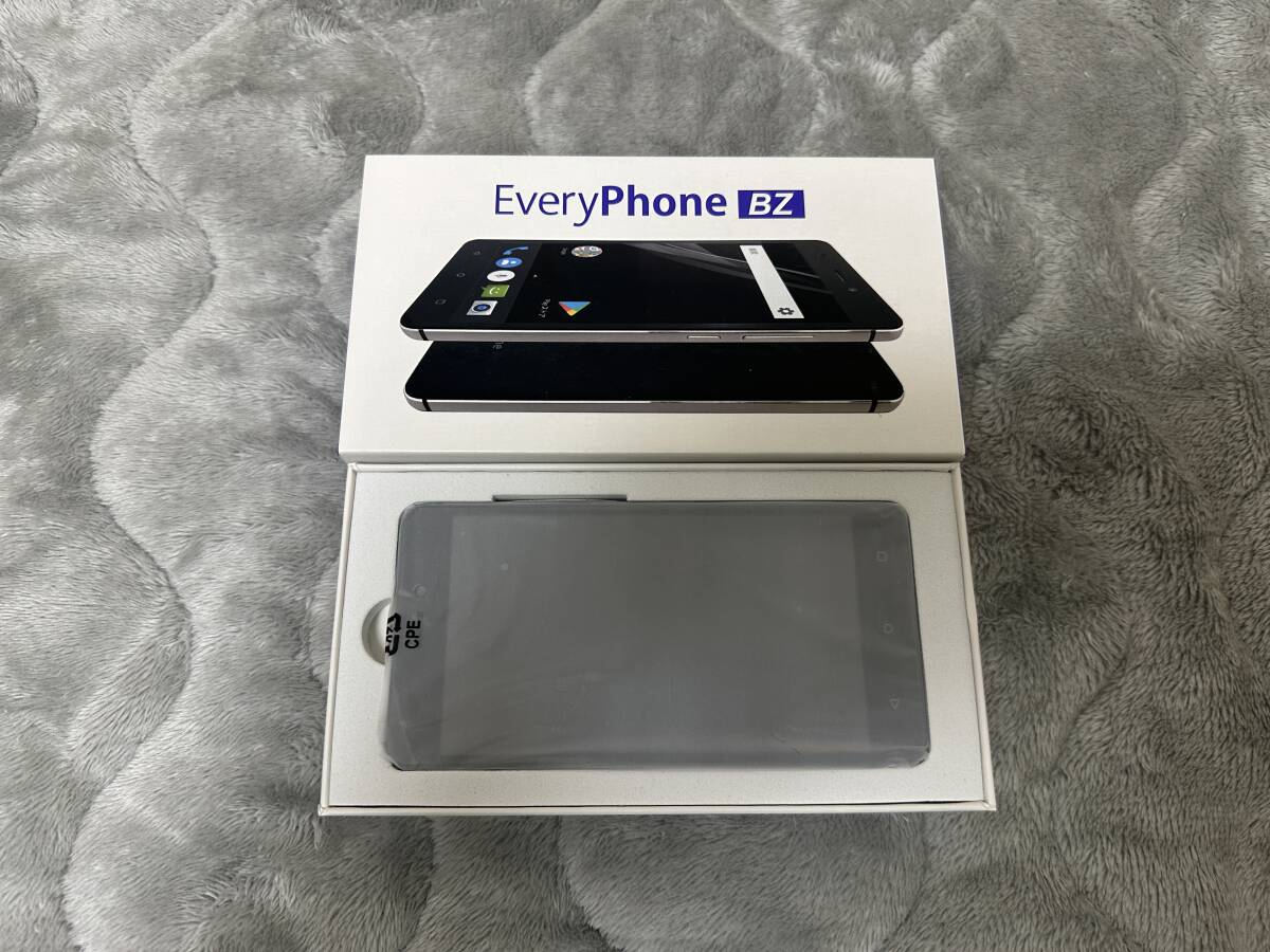 新品 EveryPhone BZ EP-172BZ/K ブラック SIMフリー ②_画像1