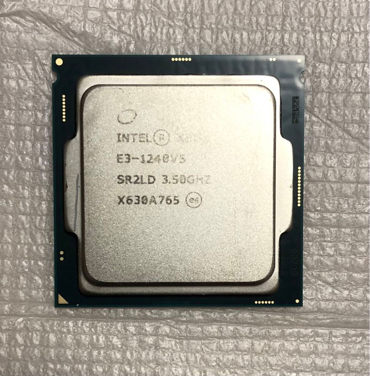 Intel Xeon E3-1240 v5  i7-6700相当