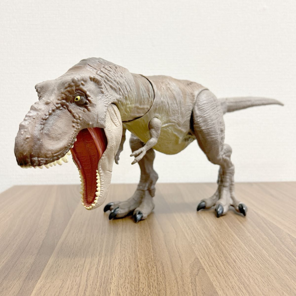 マテル ツイスト ＆ アタック T-レックス ジュラシックワールド ティラノサウルス 恐竜 フィギュア