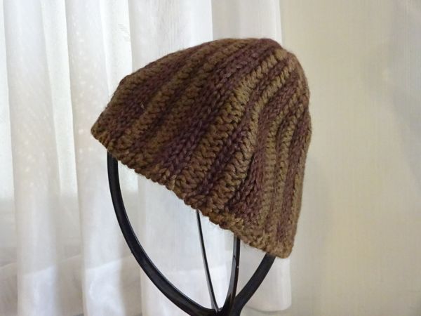 （Livity）レディース・メンズ　編み込みニット帽　ブラウン色　サイズ５６cm〜５８cm　キャップ　帽子　ストライプ_画像1