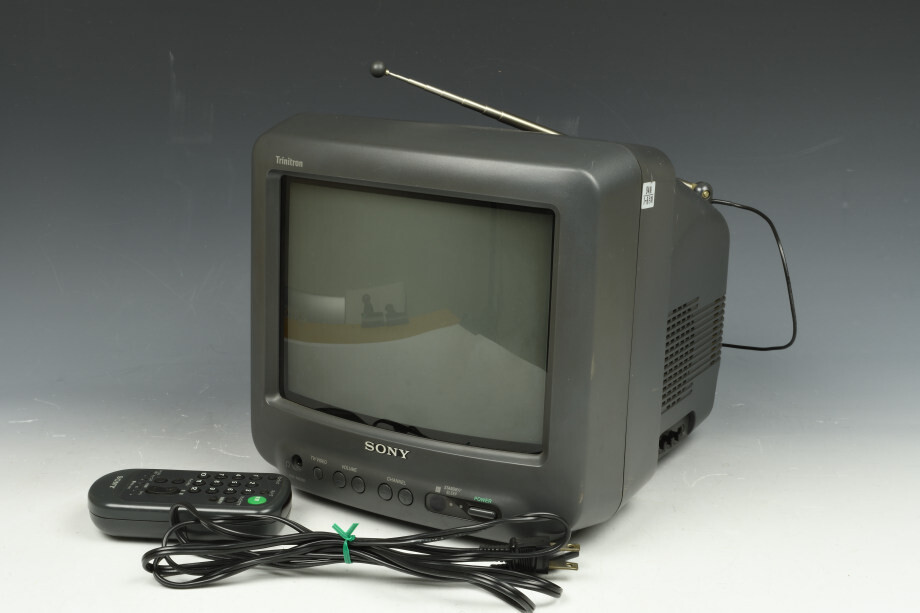 【TO】SONY ソニー TRINITRON COLOR TV トリニトロン カラー テレビ KV-10DS1 10型 電源コード リモコン付 通電確認済 現状品 ブラウン管 の画像1