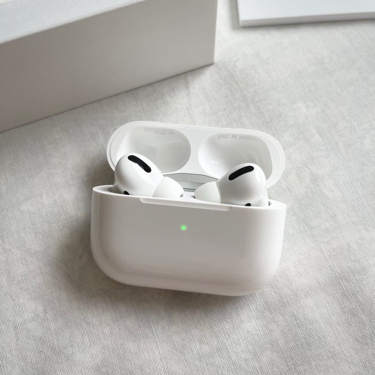 アップル純正 Apple AirPods Pro 本台【MWP22AM/A】正規品　Bluetooth アップルワイヤレスイヤホン