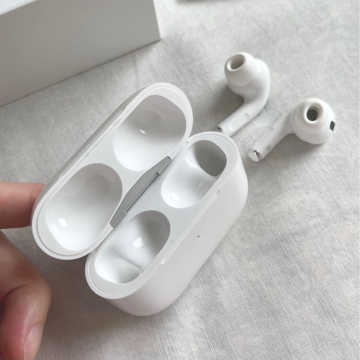 アップル純正 Apple AirPods Pro 本台【MWP22AM/A】正規品　Bluetooth アップルワイヤレスイヤホン
