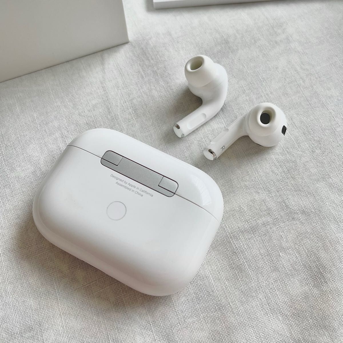 アップル純正 Apple AirPods Pro 本台【MWP22AM/A】正規品　Bluetooth アップルワイヤレスイヤホン