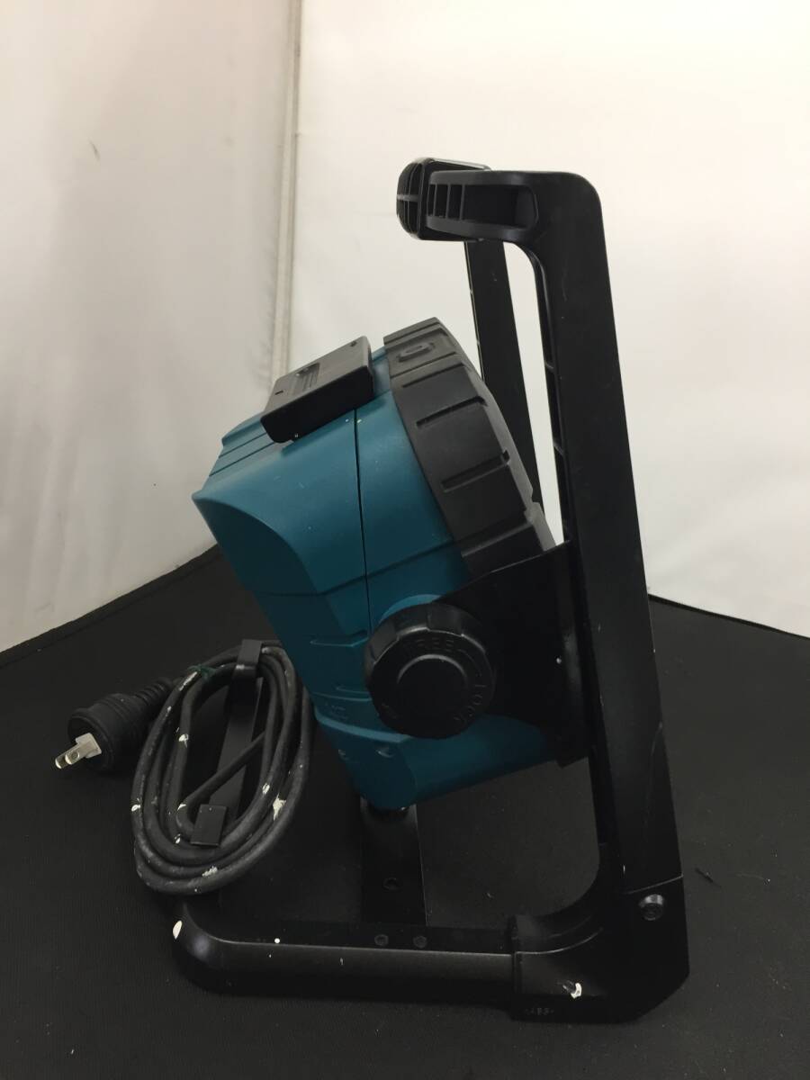 【中古品】makita(マキタ) 14.4-18v充電式LEDスタンドライト (本体のみ) ML805　　/ITAHV6Y71SK2_画像3