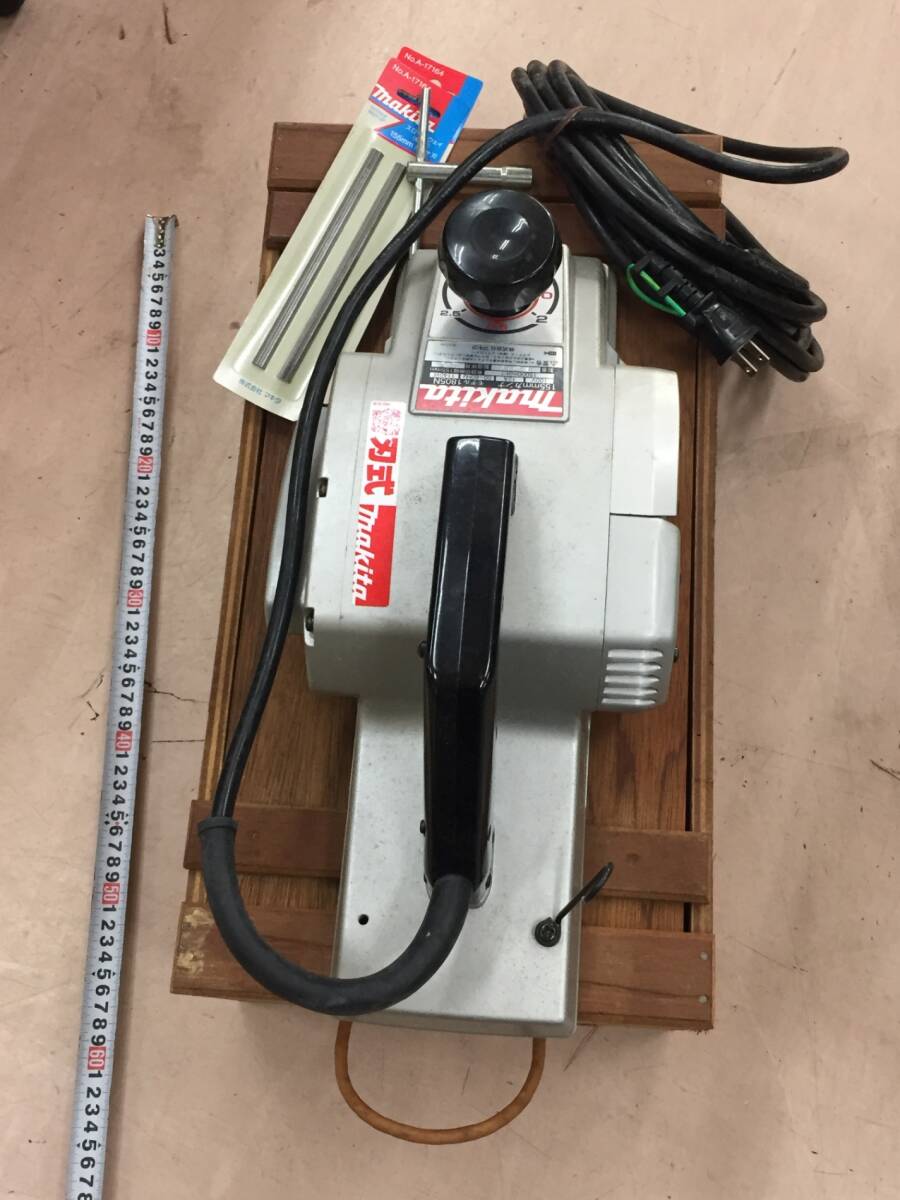 【中古品】makita(マキタ) 155mm電気カンナ 1805N /ITVYI6BN9HA8の画像2