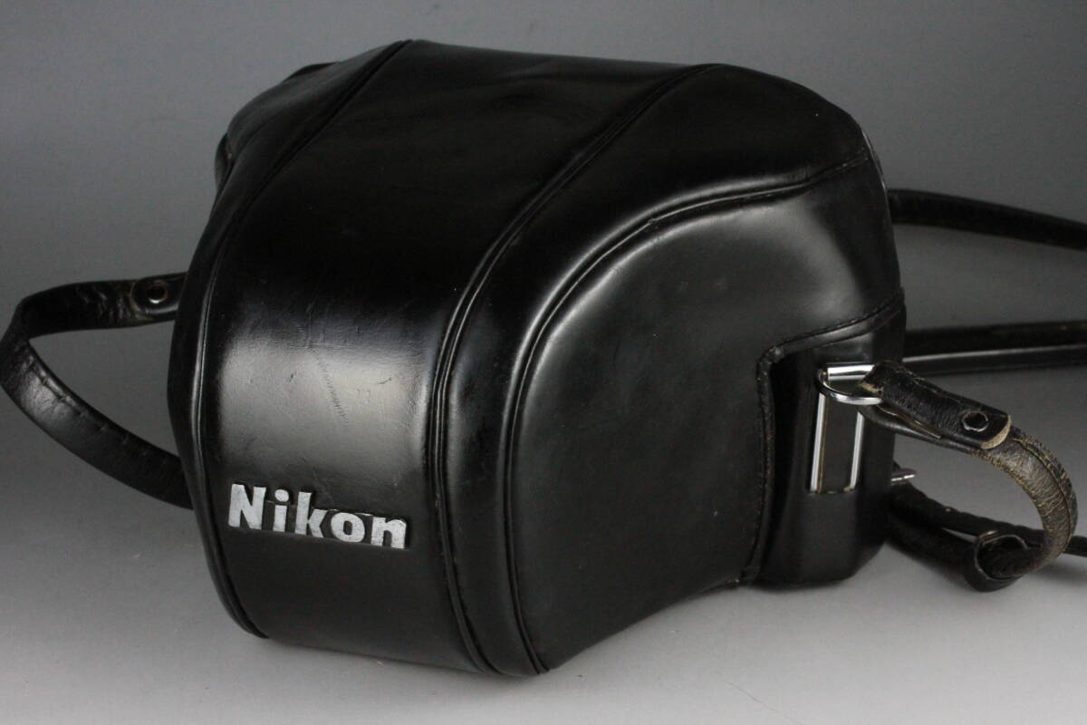 ファインダー腐食なし Nikon ニコン F アイレベル ブラック 706万台 革ケース付き フィルム 一眼レフ カメラの画像7