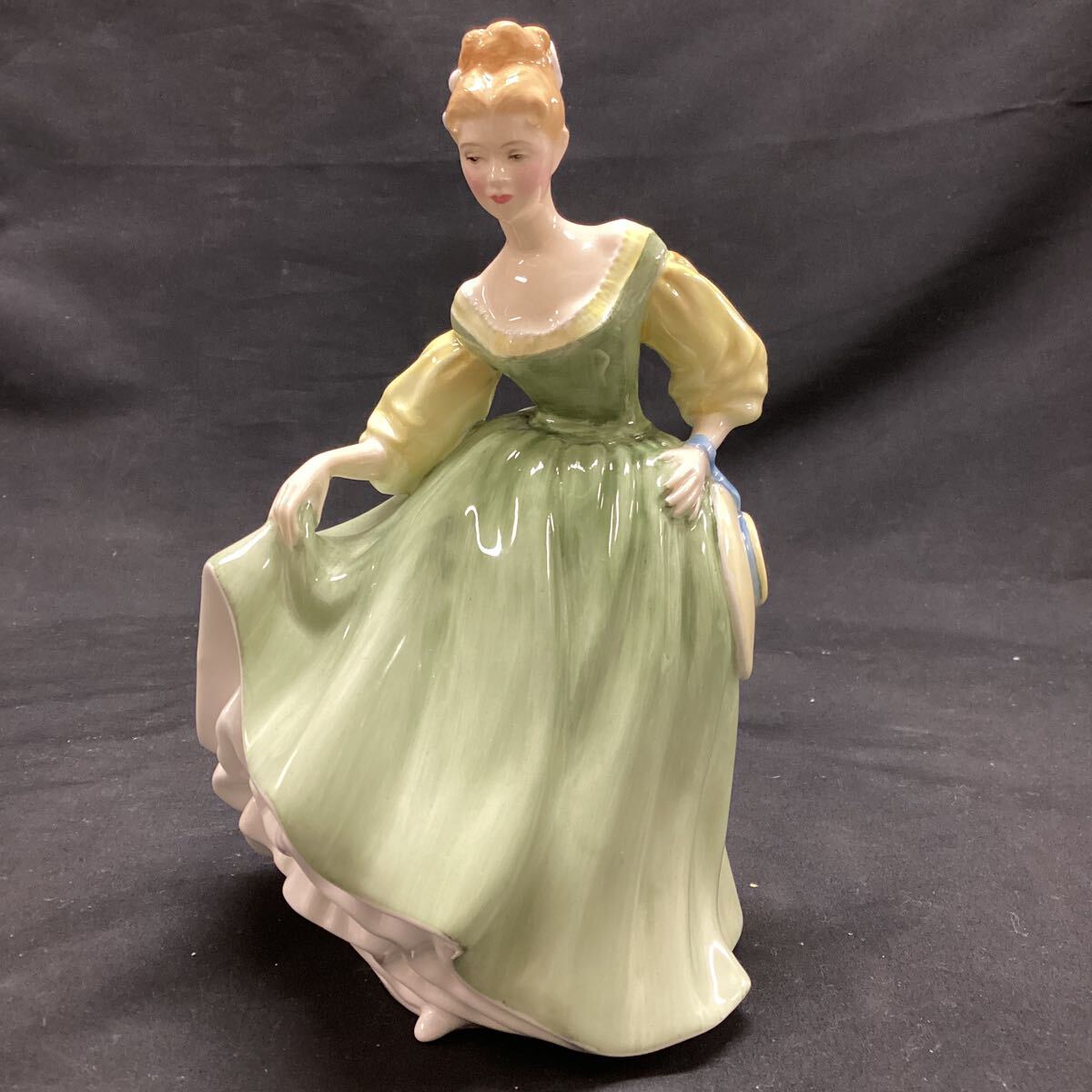 DOULTON ロイヤルドルトン 陶器人形 フィギュリン Fair Lady フェアレディの画像1