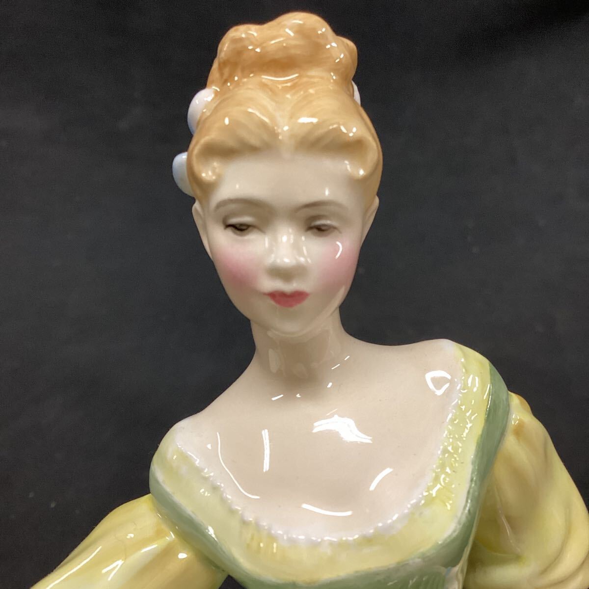 DOULTON ロイヤルドルトン 陶器人形 フィギュリン Fair Lady フェアレディの画像5