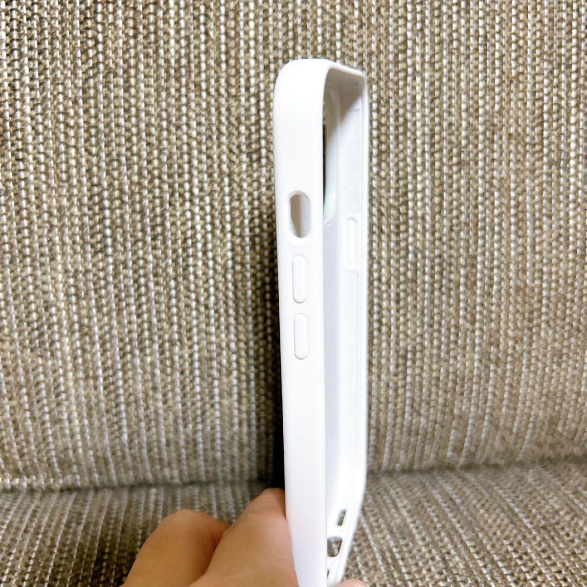 【マット感】Spigen iPhone13Proケース シリコン 衝撃吸収