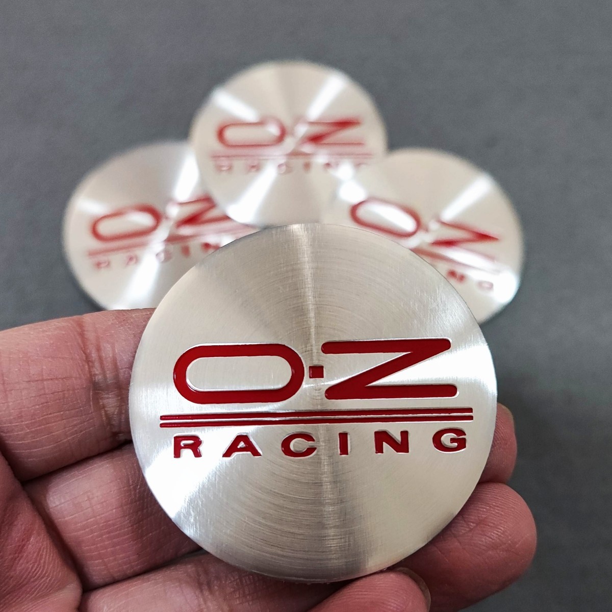 OZ Racing OZレーシング ホイール センターキャップ 50mm 4P シルバー×レッド トヨタ 日産 ホンダ 三菱 スズキ マツダ スバル ダイハツ_画像3