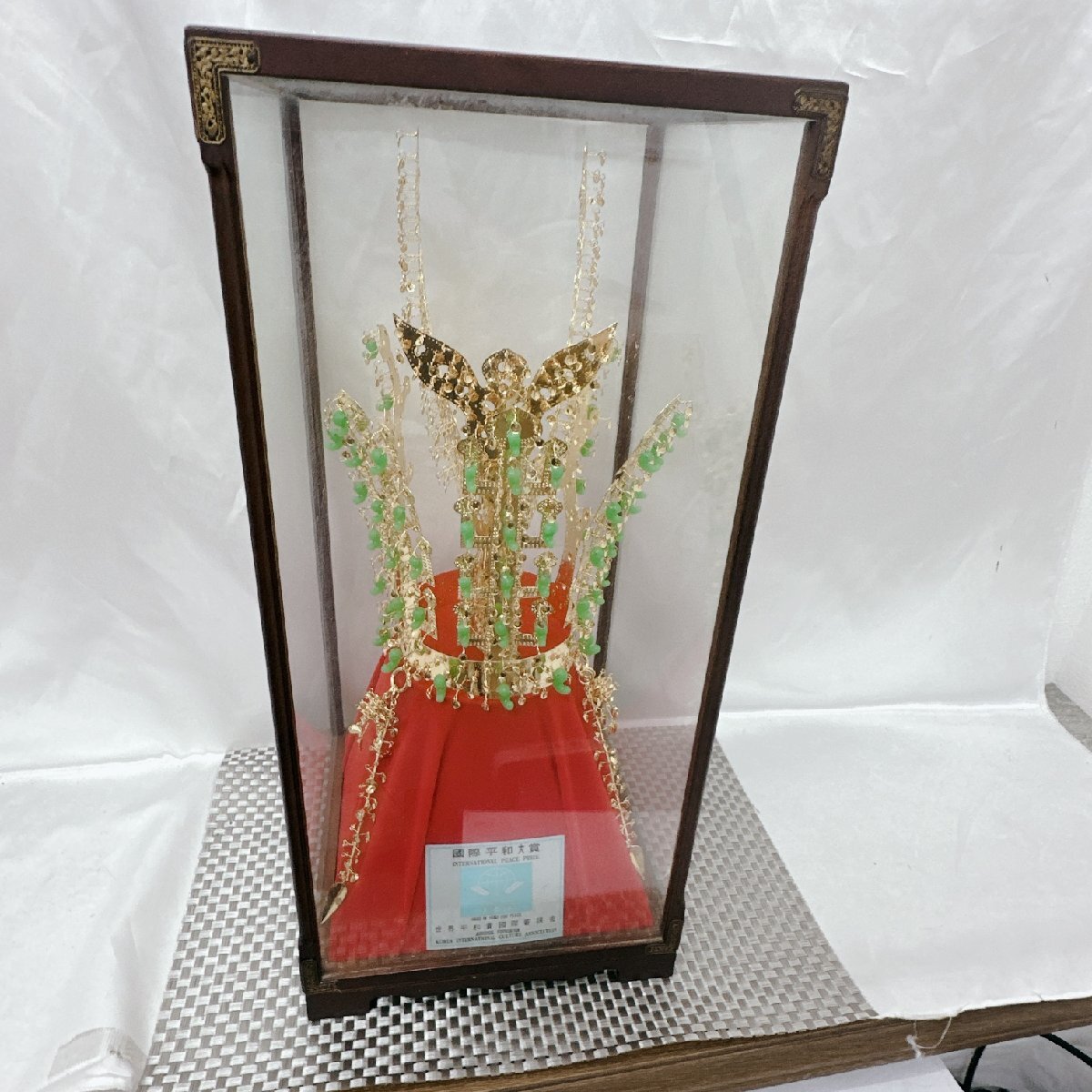 【中古品/KU】朝鮮美術『天馬塚金冠 GOLD CROWN』新羅時代王冠写し ガラスケース入　国際平和大賞　世界平和賞国際審議会　IS0427_画像1