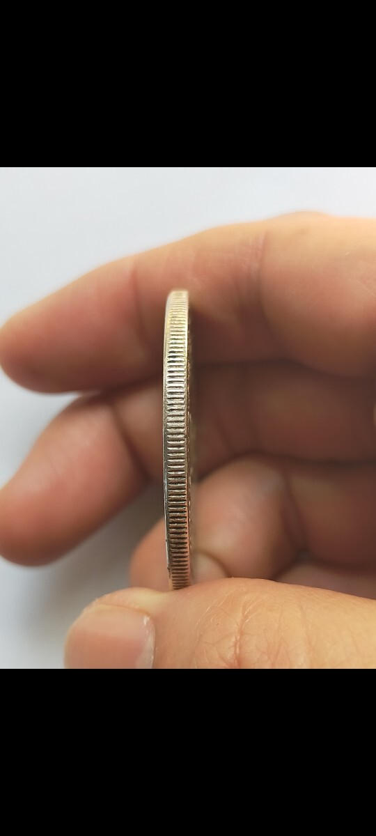 1円銀貨 明治15年 本物保証 洗品 一圓銀貨 重さ約27g  直径約38.7mm  美品です。の画像3