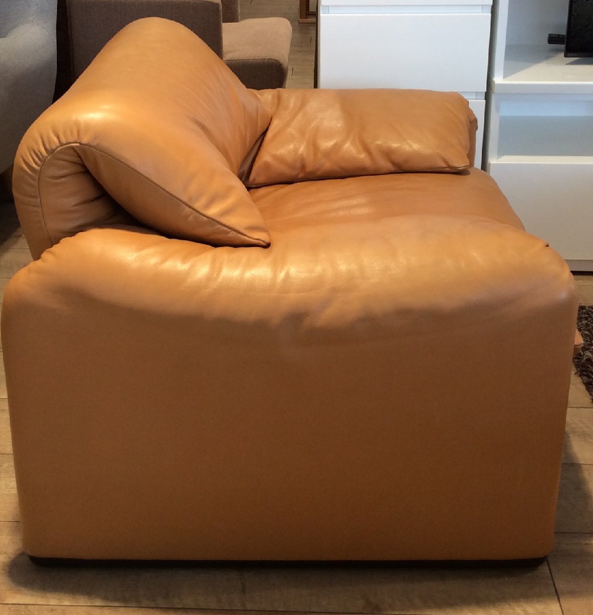 【中古】Cassina ixc. カッシーナ MARALUNGA マラルンガ  総革 1人掛けソファ 1P 高級 レザー 人気 ※店頭引き渡し歓迎の画像3