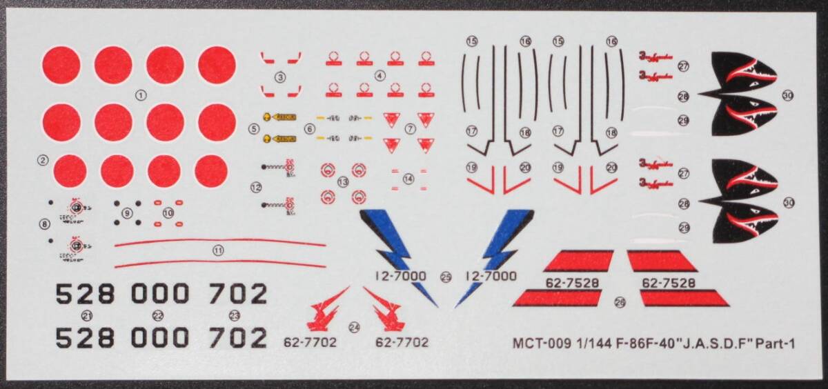 未使用品 ★ MONO CHROME　1/144　NORTHAMERICAN F-86F SABRE-40 'J.A.S.D.F'　デカール ★ F-86 セイバー 航空自衛隊　No.MCT009_画像1