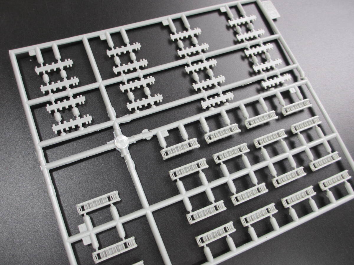 ジャンク ★ DRAGON / ドラゴン 1/35 Sd.Kfz.186 JagdTiger F 部品（ 履帯 / キャタピラ ）5 ★ ヤークトティーガー ヘンシェル No.6050の画像1