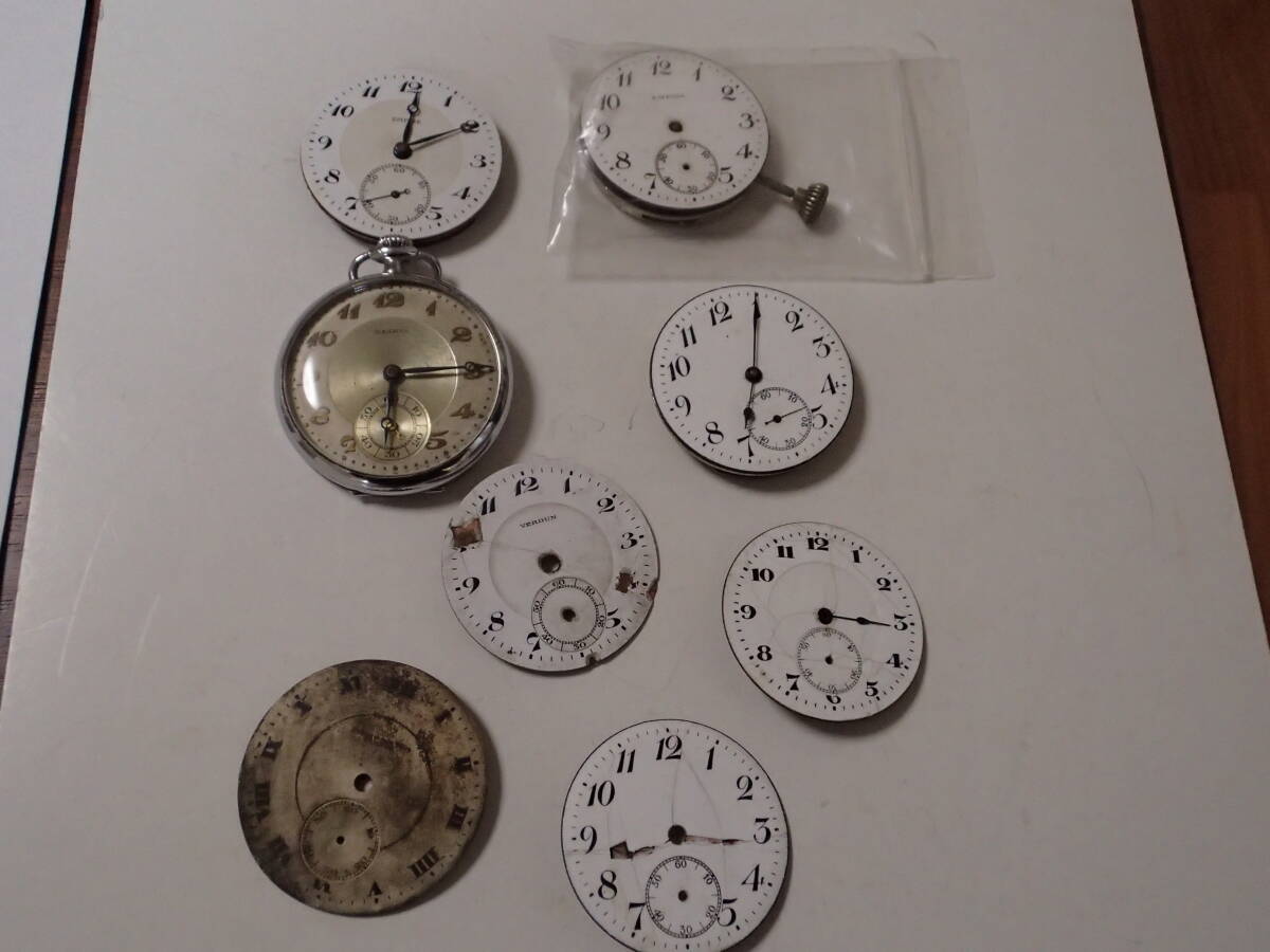 懐中時計のジャンクムーブ4個と文字盤4枚　　［３］_画像1